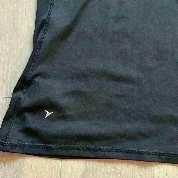 Old Navy Black Workout Top Mesh Detail - Picture 5 of 5